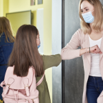 Sled obuchenieto za prisustveno obuchenie, pedagogicheskia personal shte podobie vzimootnoshenia s vsichki uchastnici v obrazovatelnata sreda