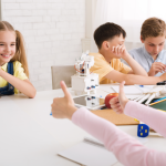 obuchenia, koito uchat pedagogicheski specialisti kak da prilojat principite na igrovite igri v uchebnata sreda.